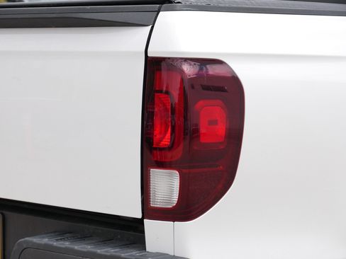 Used 2023 Honda Ridgeline Black Edition image 17