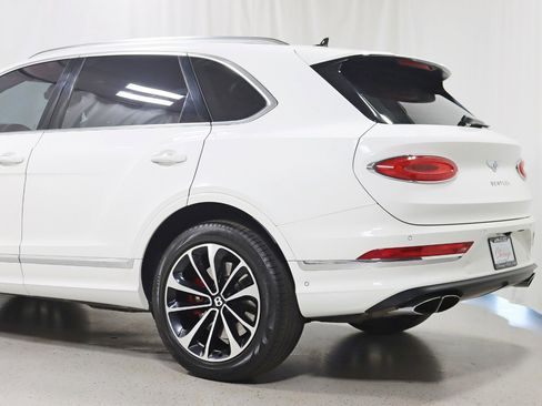 Used 2022 Bentley Bentayga image 11