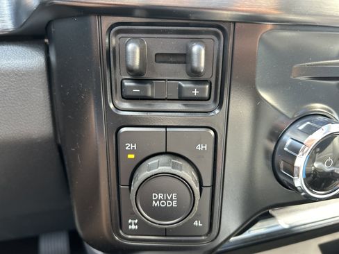 New 2025 Ford F250 Lariat w/ Lariat Ultimate Package image 32