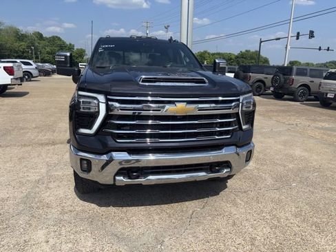 Used 2024 Chevrolet Silverado 2500 LTZ w/ LTZ Plus Package AWD/4WD image 4