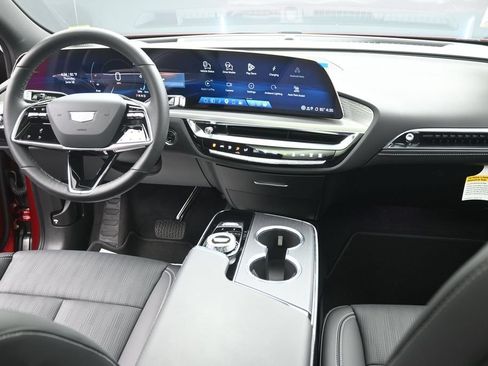 Used 2025 Cadillac Lyriq Sport AWD/4WD image 14