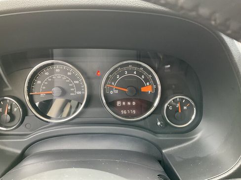 Used 2014 Jeep Compass Latitude w/ Sun/Sound Group image 19