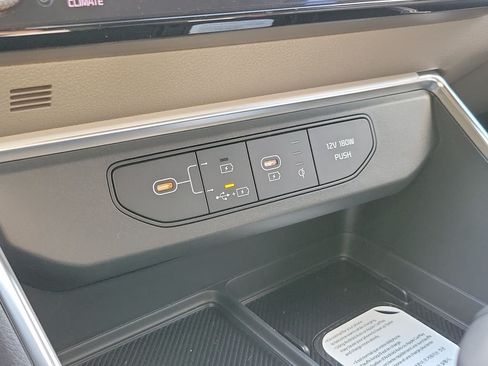 New 2026 Kia Carnival EX FWD image 34
