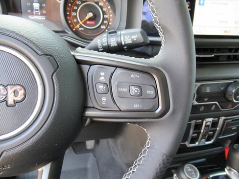 Used 2025 Jeep Wrangler Sport S image 18