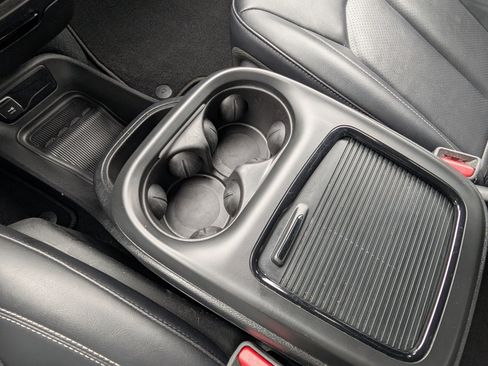 Used 2024 Chrysler Pacifica Select image 24