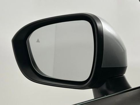 Used 2023 Nissan Rogue SV image 39