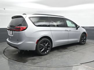 New 2026 Chrysler Pacifica Select w/ S Appearance Package AWD/4WD video 2