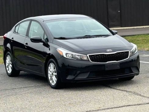Used 2017 Kia Forte LX image 2