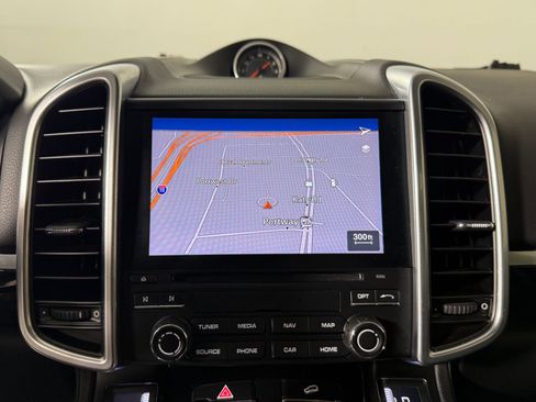 Used 2017 Porsche Cayenne Platinum Edition AWD/4WD image 24