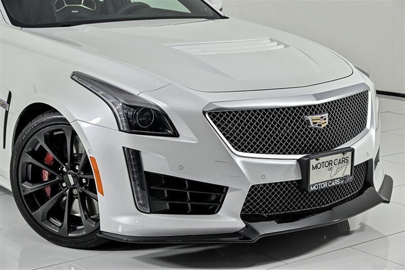 Used 2017 Cadillac CTS V w/ Luxury Package RWD image 2