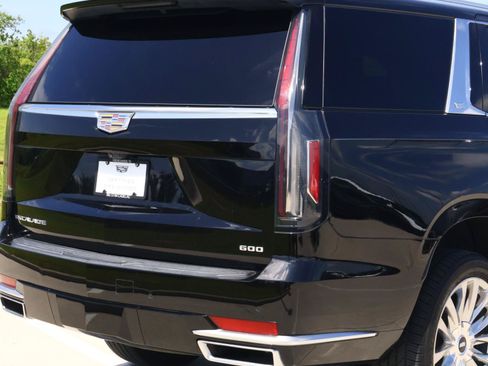 Used 2023 Cadillac Escalade Premium Luxury AWD/4WD image 11