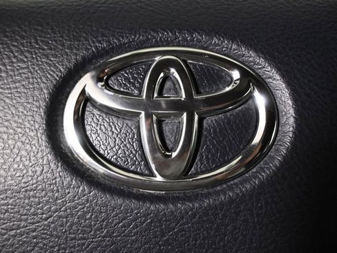 Used 2017 Toyota Tacoma TRD Sport w/ Tow Package (A/T) image 37