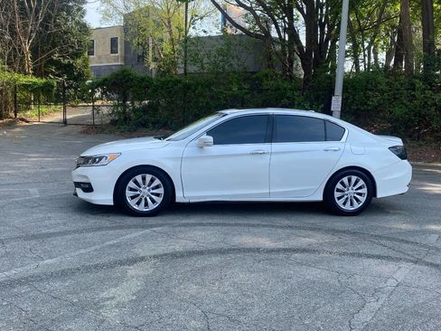 Used 2017 Honda Accord EX-L image 8