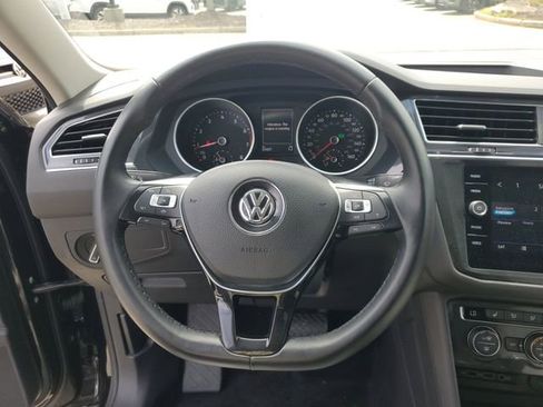 Used 2019 Volkswagen Tiguan SE w/ Panoramic Sunroof Package image 25