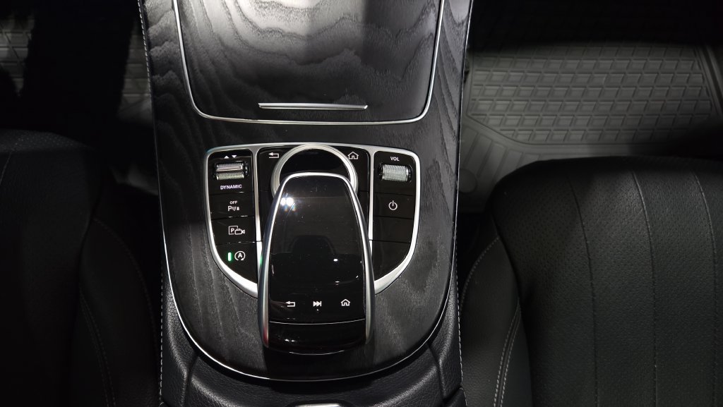 Used 2020 Mercedes-Benz E 350 4MATIC Sedan w/ Parking Assistance Package image 19