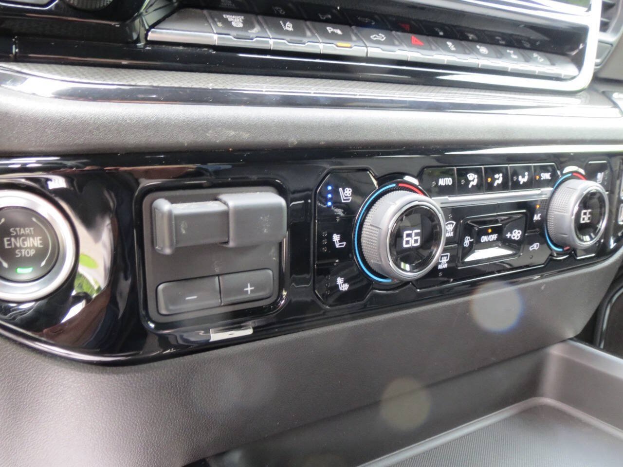 Used 2024 Chevrolet Silverado 2500 ZR2 w/ Snow Plow Prep/Camper Package AWD/4WD image 18