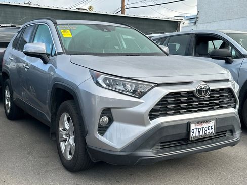 Used 2021 Toyota RAV4 XLE w/ Convenience Package image 2