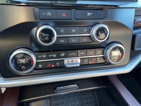Used 2023 Ford Expedition Limited image 25