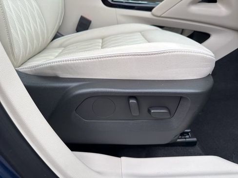 Used 2023 Buick Envision Avenir image 31