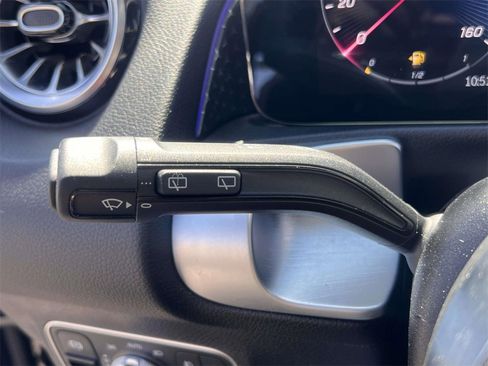 Used 2024 Mercedes-Benz GLB 250 4MATIC image 22