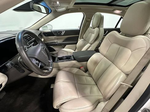 Used 2018 Lincoln Continental Reserve w/ Continental Climate Package AWD/4WD image 3