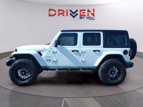 Used 2021 Jeep Wrangler Unlimited Sahara w/ Uconnect 4C Nav & Sound Group AWD/4WD image 2
