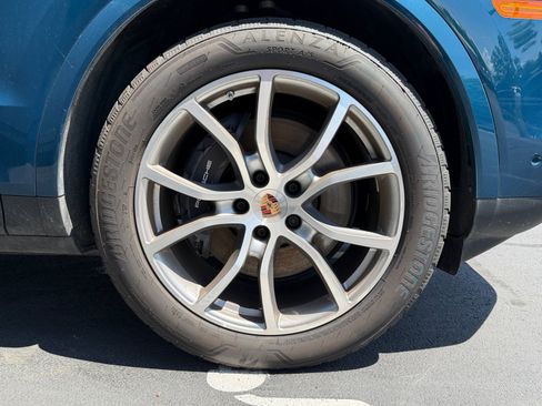 Certified 2026 Porsche Cayenne AWD/4WD image 8