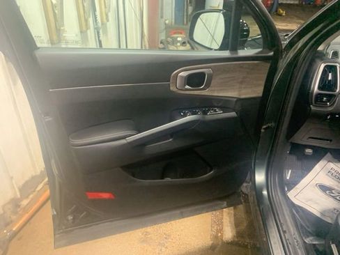 Used 2023 Kia Sorento S AWD/4WD image 27