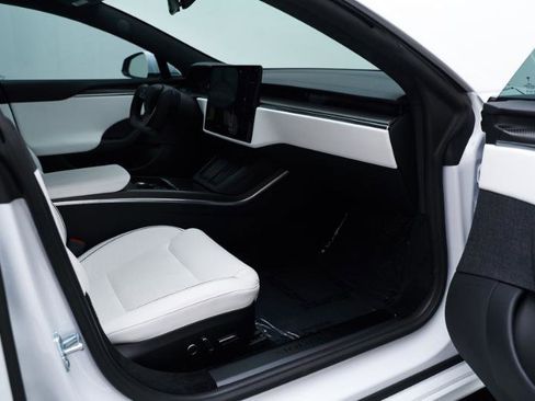 Used 2022 Tesla Model S Plaid image 15