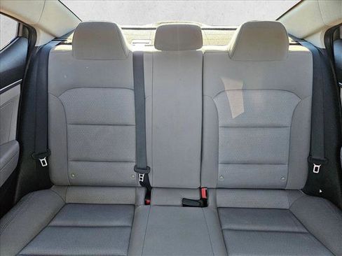 Used 2017 Hyundai Elantra SE image 15