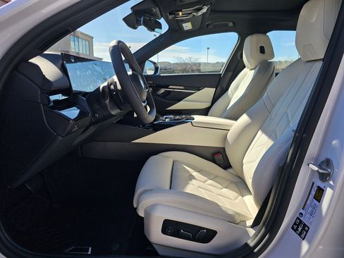 New 2025 BMW 530i xDrive image 11