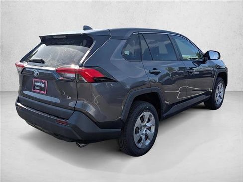 Used 2022 Toyota RAV4 LE FWD image 5