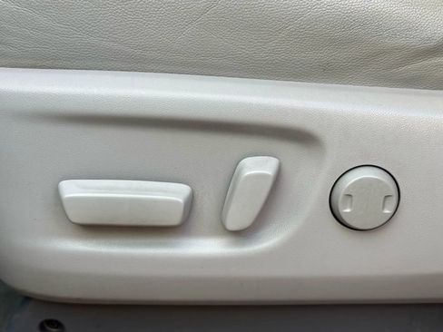 Used 2016 Toyota Sienna Limited image 18