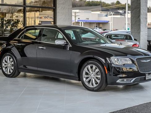 Used 2020 Chrysler 300 Limited image 4