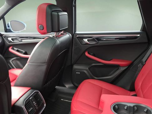 Used 2021 Porsche Macan S image 16