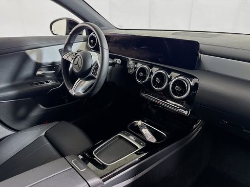 Used 2025 Mercedes-Benz CLA 250 4MATIC image 27