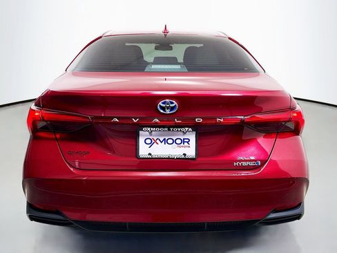 Used 2021 Toyota Avalon XLE image 6