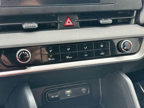 Used 2024 Kia Sportage LX image 16