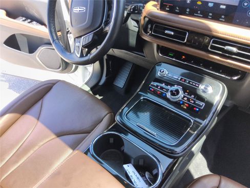 Used 2023 Lincoln Nautilus Reserve AWD/4WD image 33