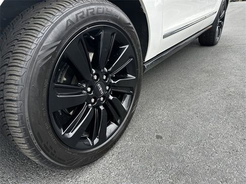 Certified 2022 Lincoln Navigator Reserve image 12