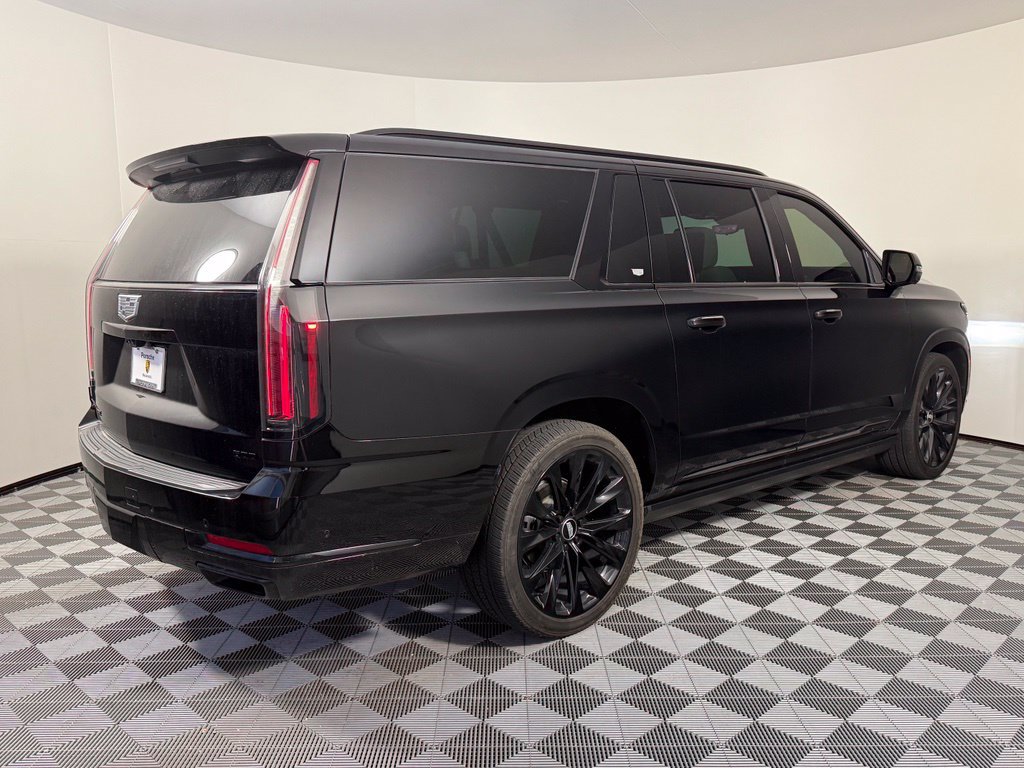 Used 2025 Cadillac Escalade ESV Sport Platinum w/ LPO, ONYX Package AWD/4WD image 6