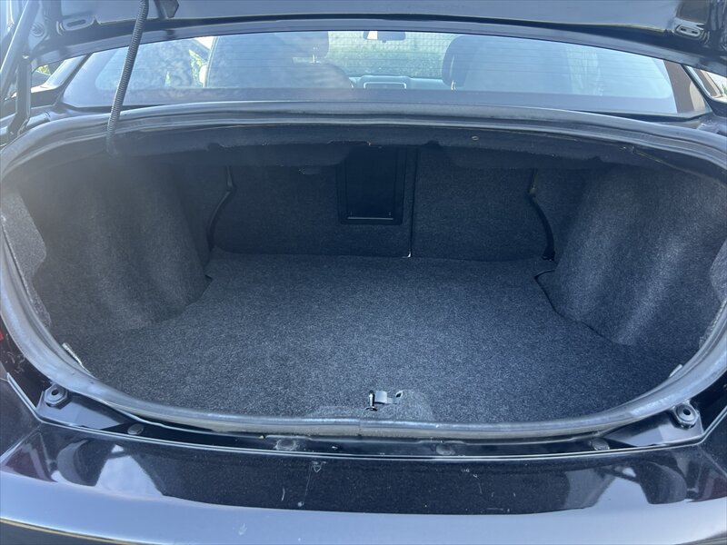 Used 2012 Dodge Avenger SXT FWD image 24