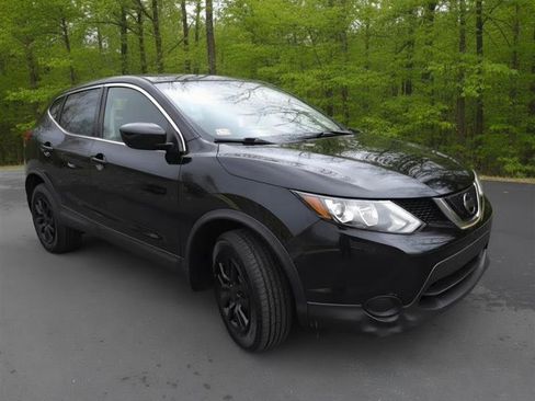 Used 2018 Nissan Rogue Sport S image 1