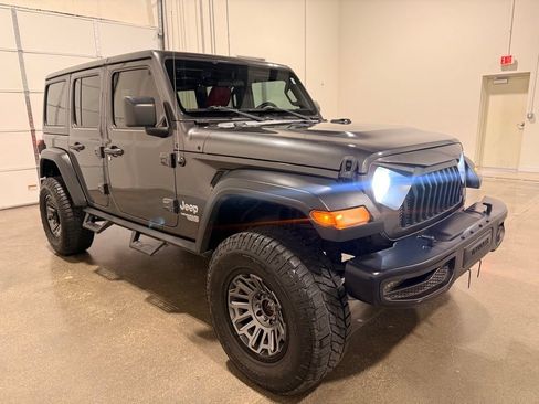 Used 2018 Jeep Wrangler Unlimited Sport S AWD/4WD image 3