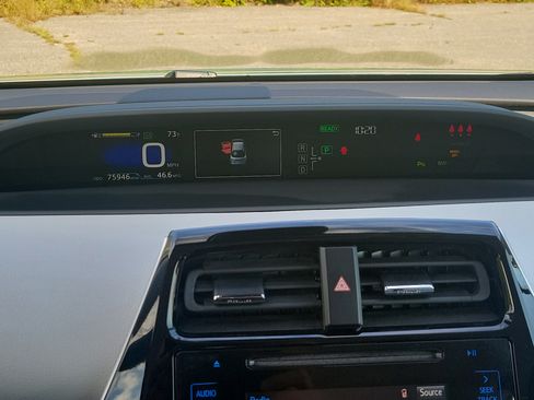 Used 2017 Toyota Prius Two w/ Prius Two Safety Plus Package FWD image 22
