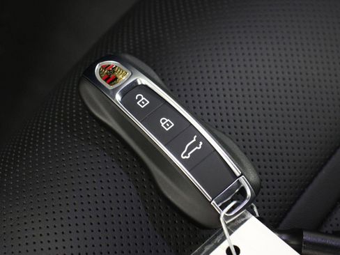 New 2026 Porsche Cayenne Coupe image 23