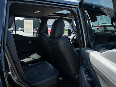 Used 2024 Lexus GX 550 w/ Accessory Package (2T) AWD/4WD image 35