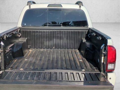 Used 2018 Toyota Tacoma TRD Off-Road w/ Technology Package image 6