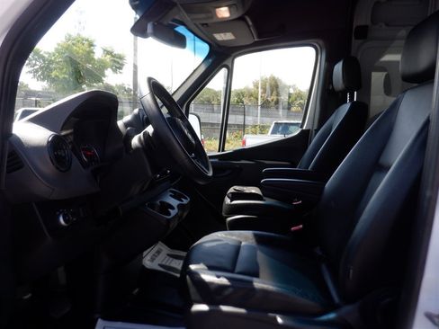 Used 2025 Mercedes-Benz Sprinter 2500 image 11