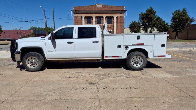 Used 2019 GMC Sierra 3500 4x4 Crew Cab w/ Sierra Convenience Package image 4